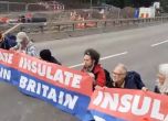 Арестуваха 71 природозащитници след блокада на магистрала в Лондон