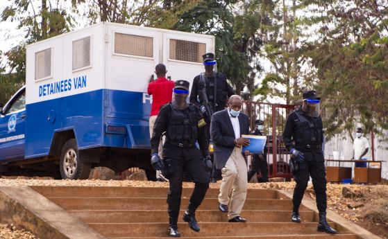 Спасителят от 'Хотел Руанда' осъден за тероризъм