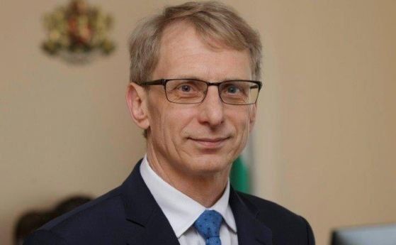 Николай Денков: Броят на заразени учители и ученици плавно расте