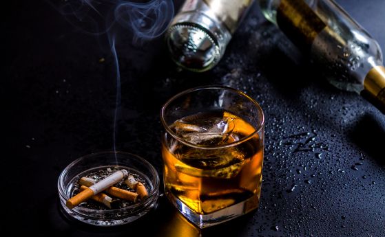 Ето как ще изглеждат новите бандероли на алкохола и цигарите (снимки)