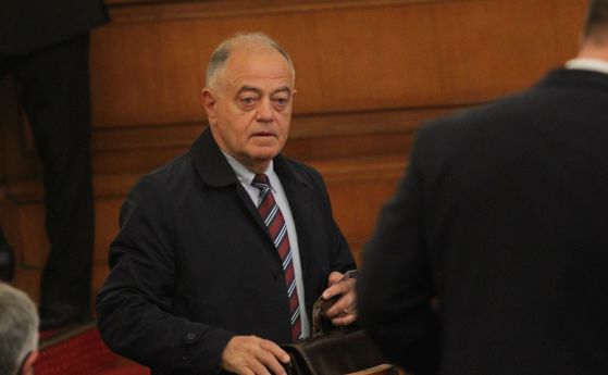Атанасов: Демократична България ще издигне кандидат за президент, който да е антипод на Радев