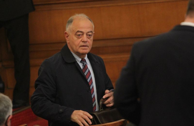 Атанасов: Демократична България ще издигне кандидат за президент, който да е антипод на Радев