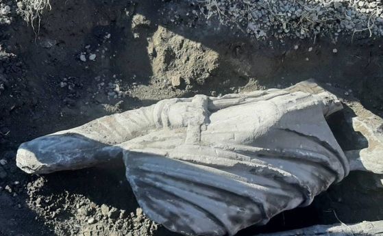 Полицията спаси от иманяри антична статуя и мраморен саркофаг