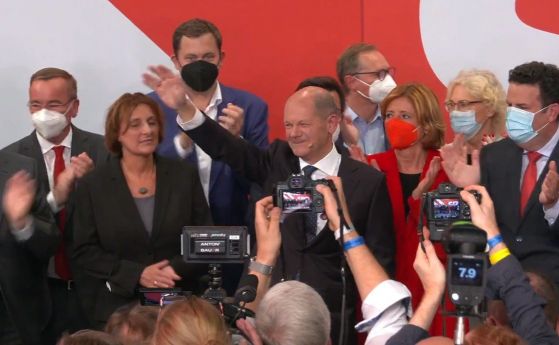 Олаф Шолц ще търси коалиция със Зелените и Свободните демократи в Германия