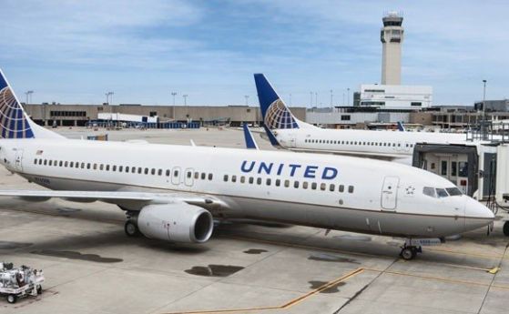 Авиокомпания уволнява почти 600 неваксинирани служители