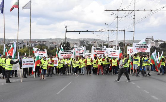 Национален протест на пътни строители блокира движението в няколко градове в страната