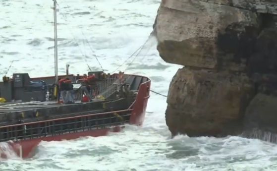 На живо: Евакуират с въжета моряците от Вера Су (обновена)