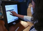 Сиела Норма показва екраните на машините за гласуване