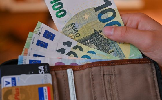 Почти 60% от българите не искат еврото да смени лева