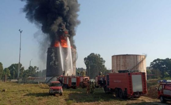 Пожар в петролен завод в Ливан