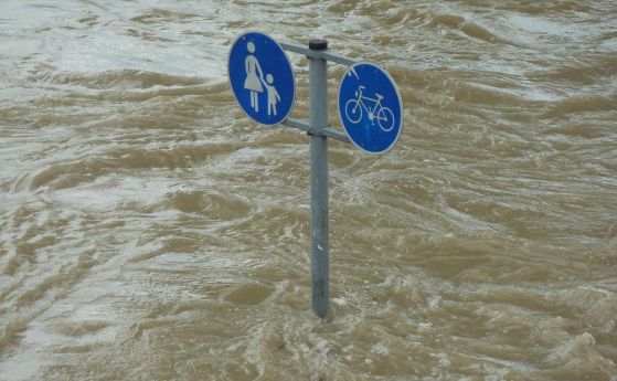 Над 120 хил. души са евакуирани заради наводнения в китайската провинция Шанси