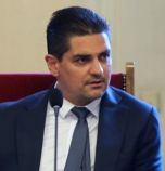 Радостин Василев: Политическата всеядност и договарянето на над 121 депутати на всяка цена е грешка