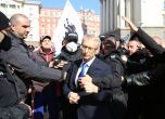 Възраждане яхна протест на медици, нахвърлиха се на Денков. Полиция го ескортира до МОН