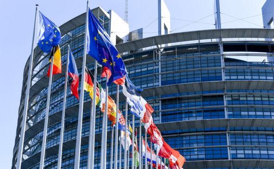Европарламентът ще съди ЕК: Финансирането веднага да се обвърже с върховенството на правото