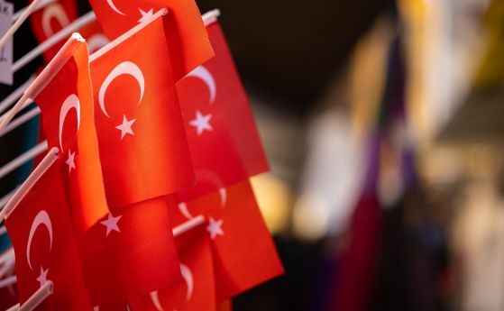 След изгонените от Анкара посланици - нов рекорден срив на турската лира