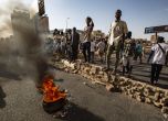 Стотици хиляди протестираха в Судан против преврата, трима са застреляни