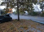 Кола се блъсна и събори електрически стълб в Пловдив