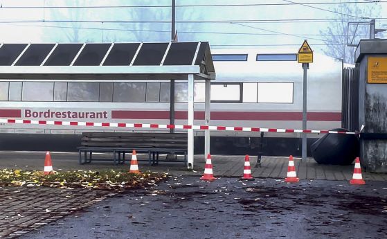 Трима ранени при атака с нож във влак в Германия
