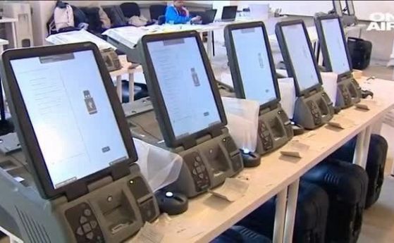 На Летище София се появиха още 150 машини за гласуване