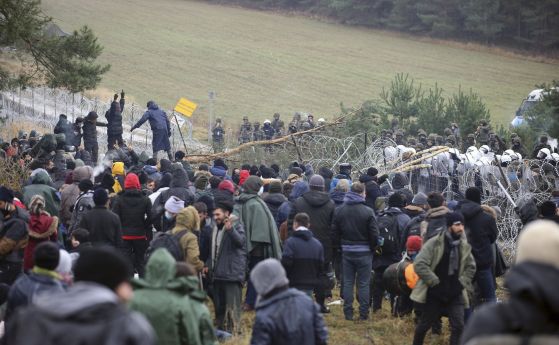 Полша блокира хиляди мигранти на границата с Беларус