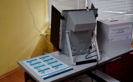 Прекратиха машинното гласуване в секция в Радомир заради бледи разписки
