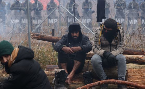 Полша обвинява Беларус, че екипира мигранти да щурмуват границата