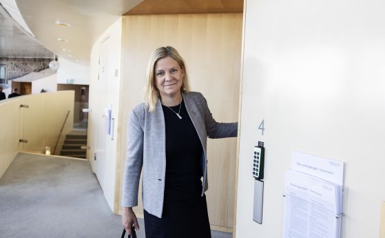 Първата жена премиер на Швеция подаде оставка часове след избирането