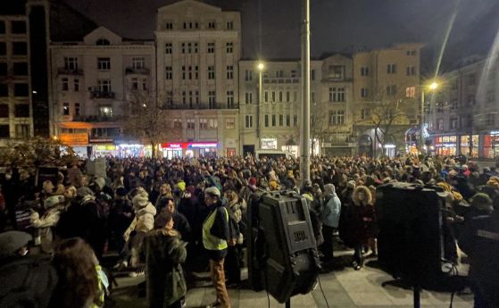 Провокация нажежи протеста срещу насилието над жени в София (видео)