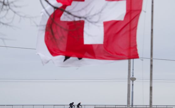Швейцарците обратно на света: решават за сваляне на всички COVID ограничения