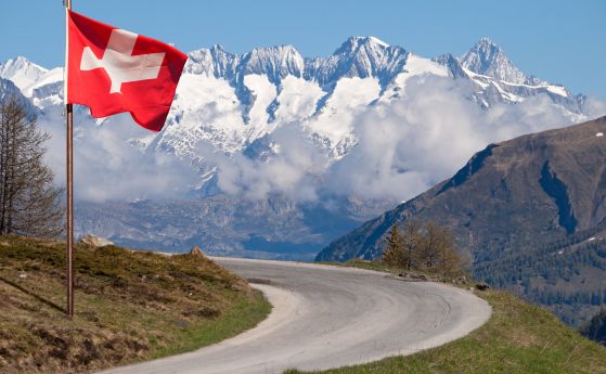 Швейцария въведе задължителeн PCR тест за всички при влизане в страната