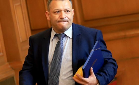 Фаворитът на ИТН за външен министър Димитър Гърдев е работил в София, а не в ЕП