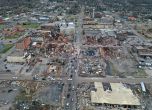 Близо 100 жертви на торнадата в САЩ: разрушенията в снимки