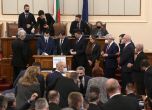Лена Бориславова и Яна Балникова напуснаха НС, 12 нови депутати положиха клетва
