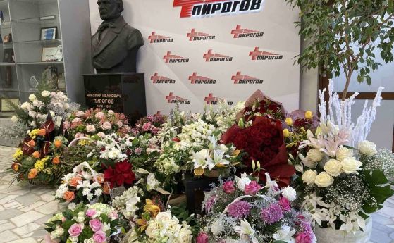Лили Иванова дари всички цветя от три концерта в София на ''Пирогов''