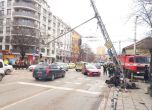 Шофьор отнесе стълб, спря трамваите на Пиротска и Опълченска (снимки)