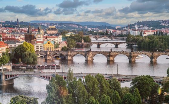 Чехия въвежда задължителен PCR тест за пристигащите в страната
