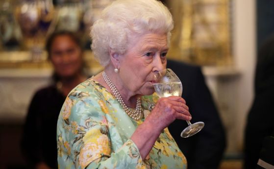 Кралица Елизабет за втора поредна година ще наруши коледната традиция заради коронавируса