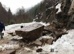 Тонове скали се срутиха и откъснаха пловдивско село от света