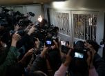 200 полицаи срещу редакция: затвориха една от последните демократични медии в Хонконг