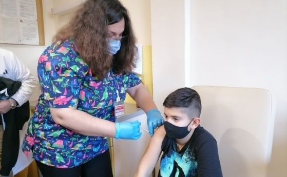 Четири центъра в София ваксинират деца по празниците
