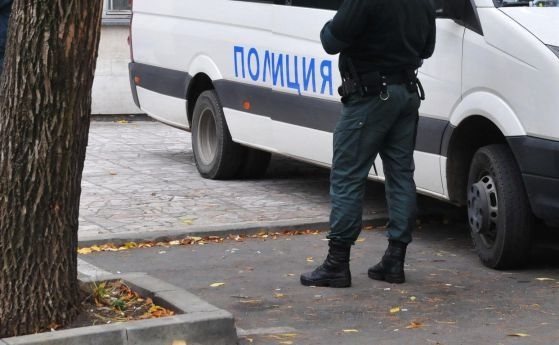 Самоделни бомбички избиха прозорци и пратиха мъж в болница