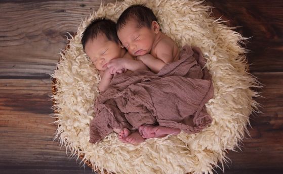Близнаци от САЩ се родиха в различни години