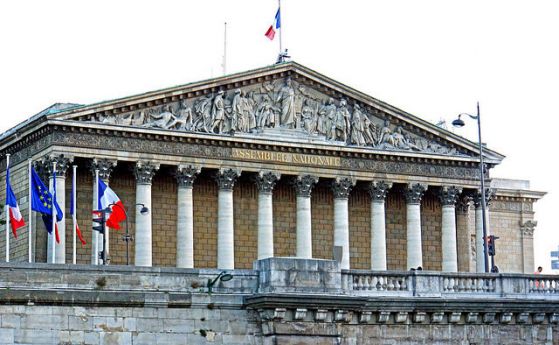 Френският парламент блокира законопроекта за задължителни ваксинационни паспорти