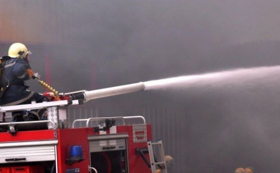 Пожар в кооперация в Благоевград, пострадала е жена