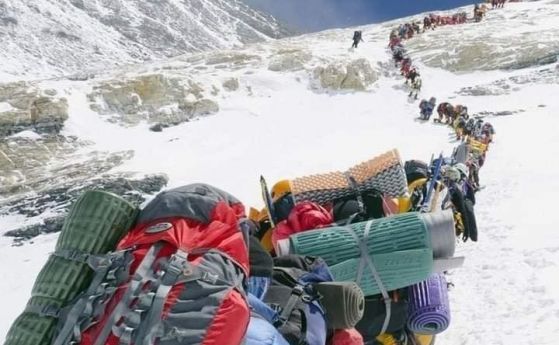 Снимка на деня: Задръстване на Еверест