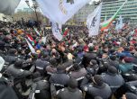 Протестът на 'Възраждане' в опит да щурмува парламента (видео)