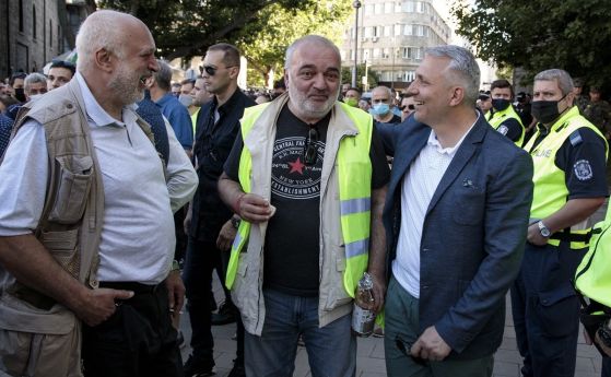 Отровното трио осъди Цвета Караянчева