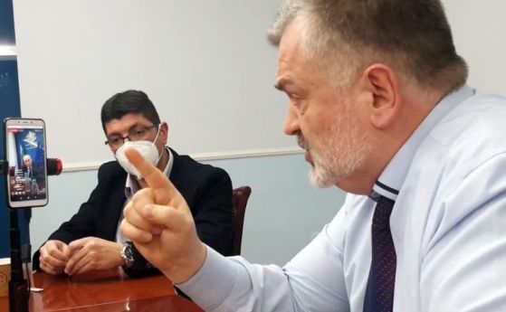 Крясъци и ''ш*бани ваксини'' на срещата на Възраждане със здравния министър
