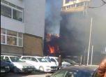 Пожар пламна в изоставена къща в Бургас, двама са пострадали