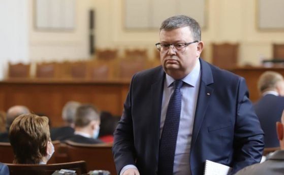 Антикорупционната комисия в НС пак ще вика Цацаров